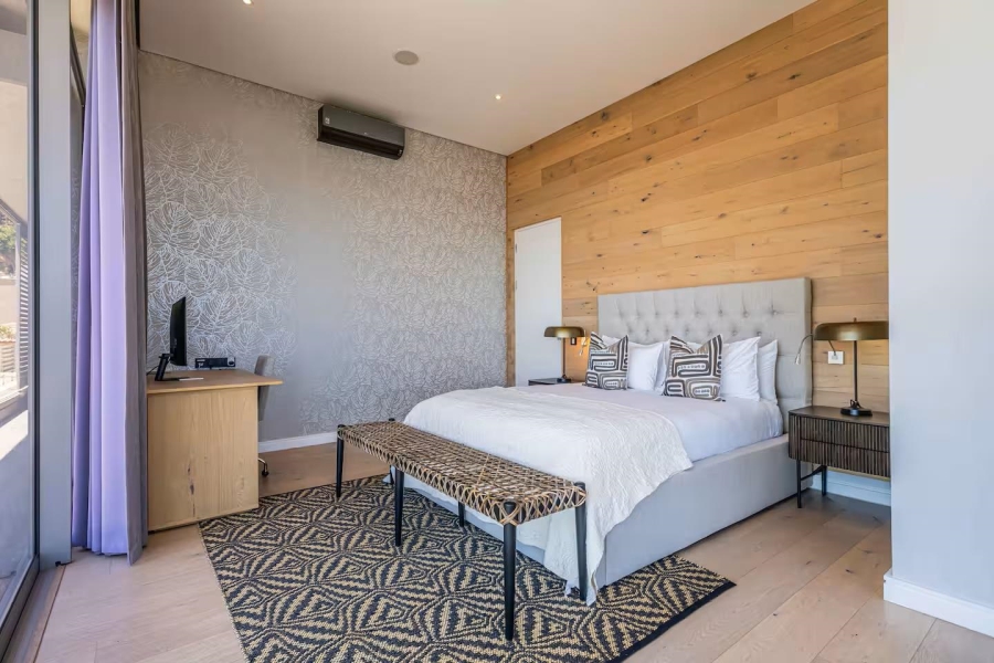 5 Bedroom Property for Sale in Fresnaye Western Cape